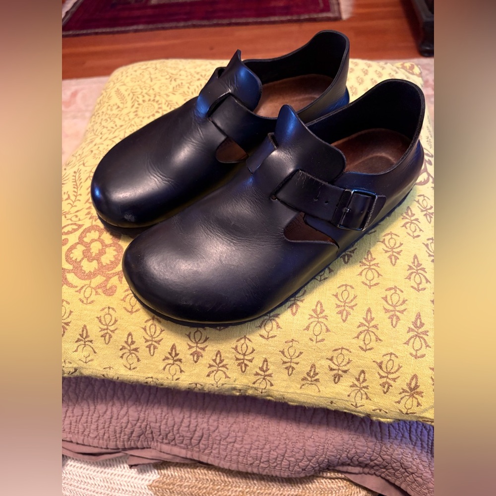 Birkenstock London black leather closed back clogs size 40